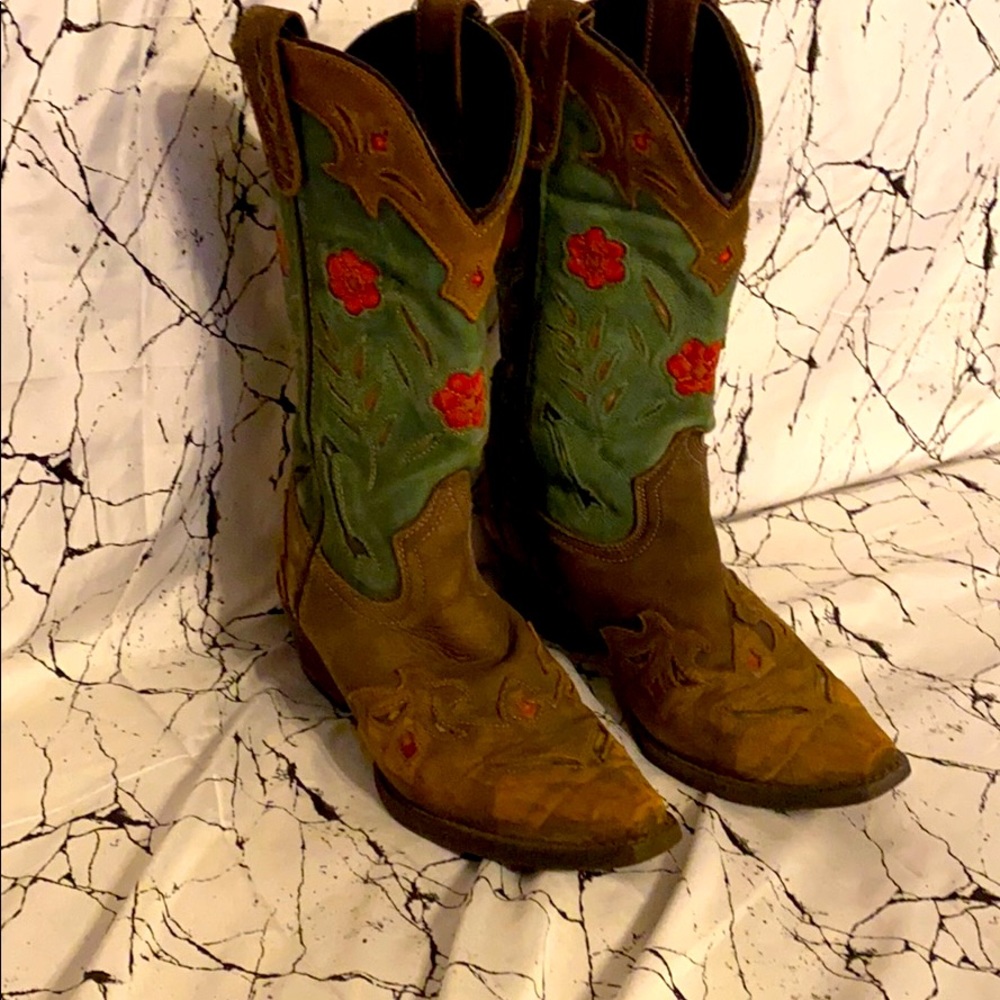 Gorgeous Laredo Snip Toe Cowgirl Boots